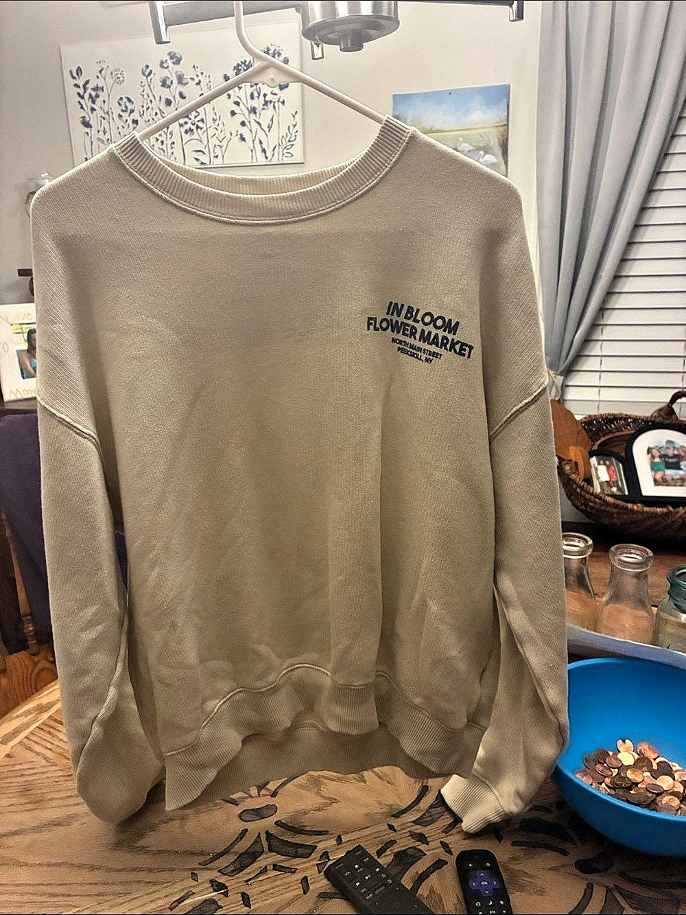 American Eagle Graphic Crewneck Size Small Like New